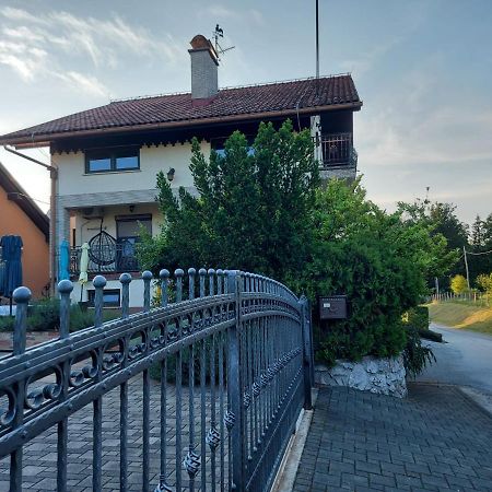 Apartman Nada Ozalj Екстериор снимка